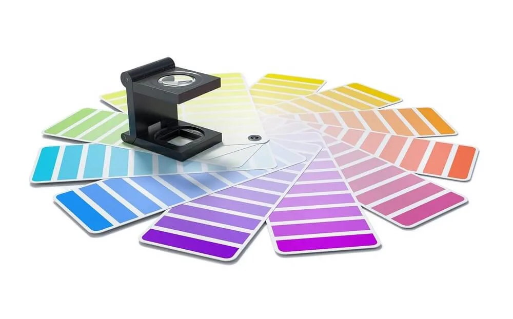 CMYK a Pantone – kiedy stosować kolory dodatkowe