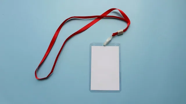 Jakie są najlepsze opcje druku identyfikatorów i smyczy konferencyjnych?