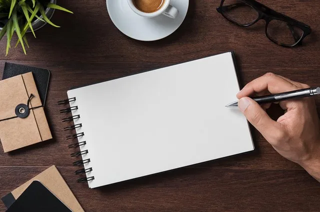 Praktyczne narzędzie pracy – notes z logo firmy